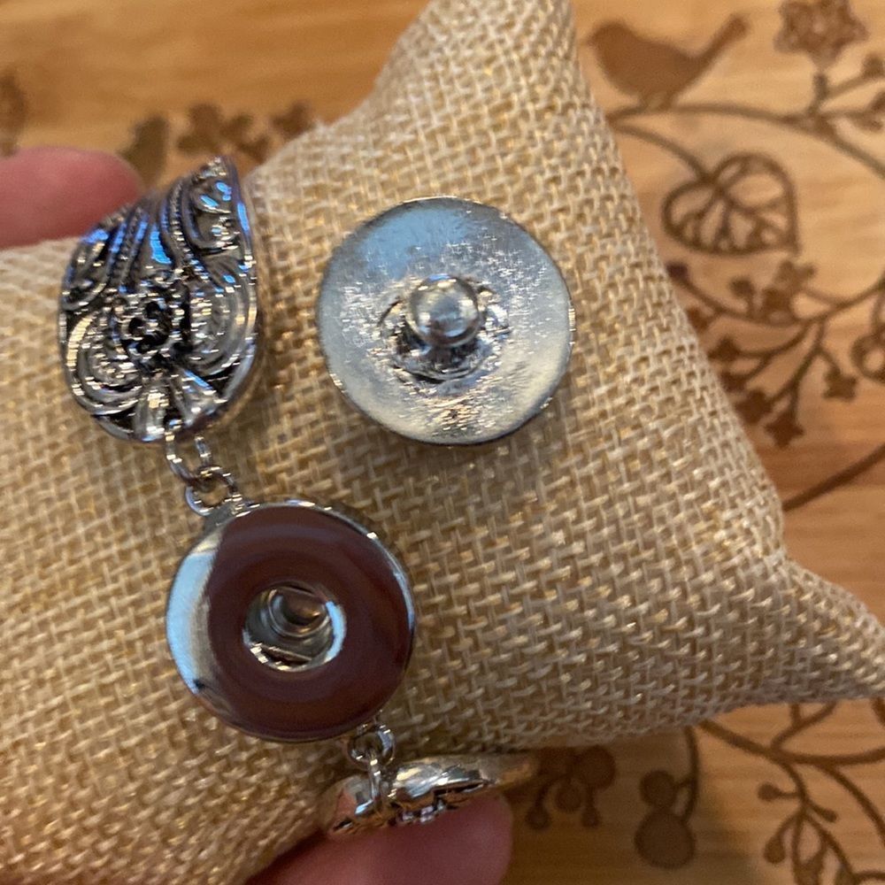 NWOT Button Bracelet - Picture 9 of 9